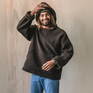 Imperfects Sherpa Lounger in Chocolate. Size Large unisex